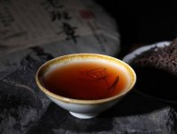 2008年的老班章普洱茶餅生茶缺了一塊值錢嗎？